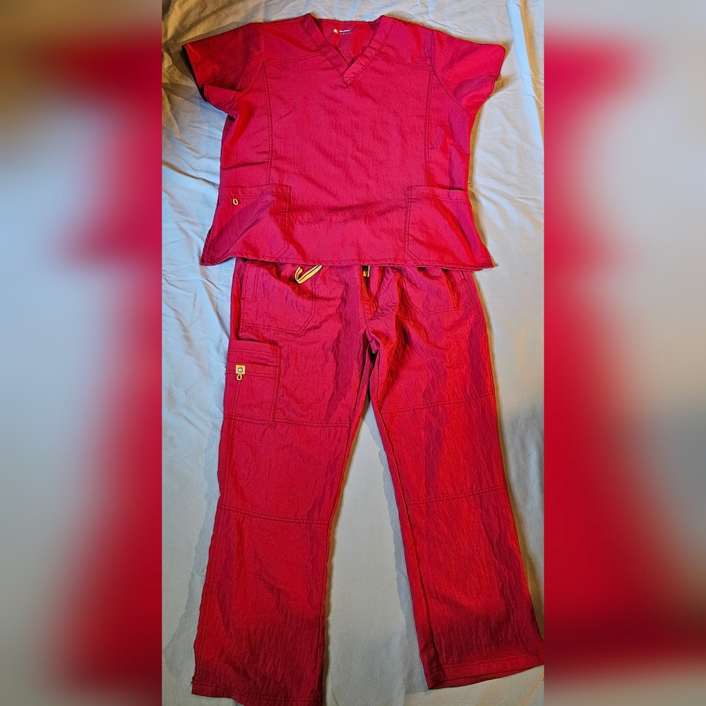 Wonder Wink red 2x scrub set